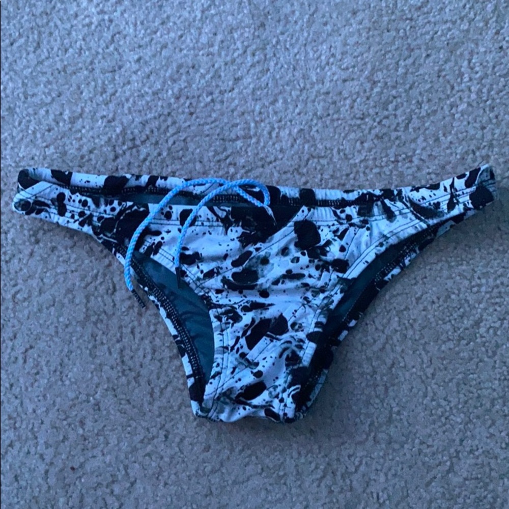 Jolyn bottoms